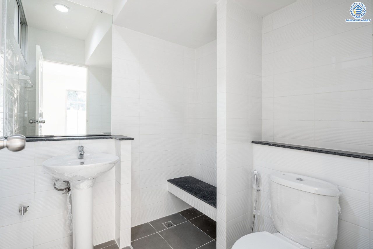 บ้านมือสองตกแต่งใหม่ ม.เดอะวิลล่า ราชพฤกษ์-ท่าอิฐ หลังมุม แบรนด์ Property Perfect โซนต้นโครงการ เดินทางสะดวก เนื้อที่ 23.9 ตร.ว. ฟังก์ชัน 3 ห้องนอน 2 ห้องน้ำ จอดรถได้ 1 คัน บนทำเลเชื่อมต่อทั้ง ถ.รัตนาธิเบศร์ และถ.ราชพฤกษ์ และเพียง 10 นาทีถึงรถไฟฟ้า "สถานีบางรักน้อยท่าอิฐ"...